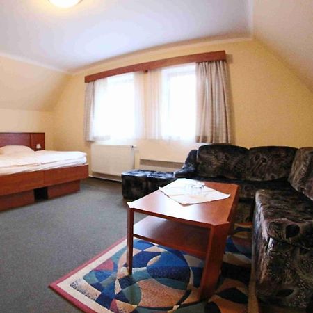 Hotel Koruna Karlštejn Εξωτερικό φωτογραφία