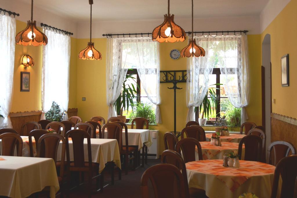 Hotel Koruna Karlštejn Εξωτερικό φωτογραφία