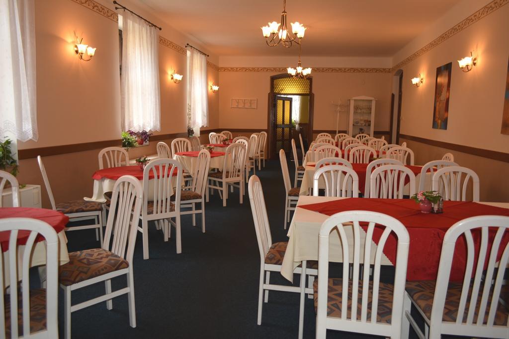 Hotel Koruna Karlštejn Εξωτερικό φωτογραφία