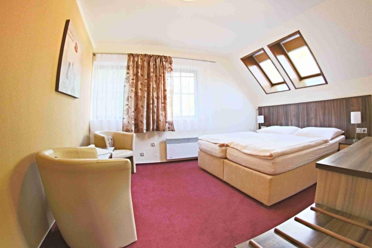Hotel Koruna Karlštejn Εξωτερικό φωτογραφία