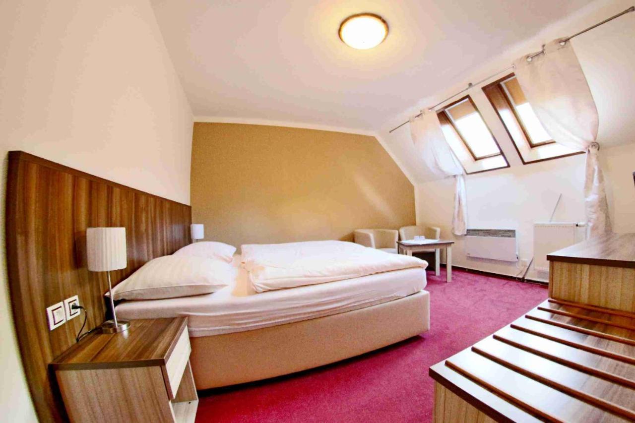 Hotel Koruna Karlštejn Εξωτερικό φωτογραφία