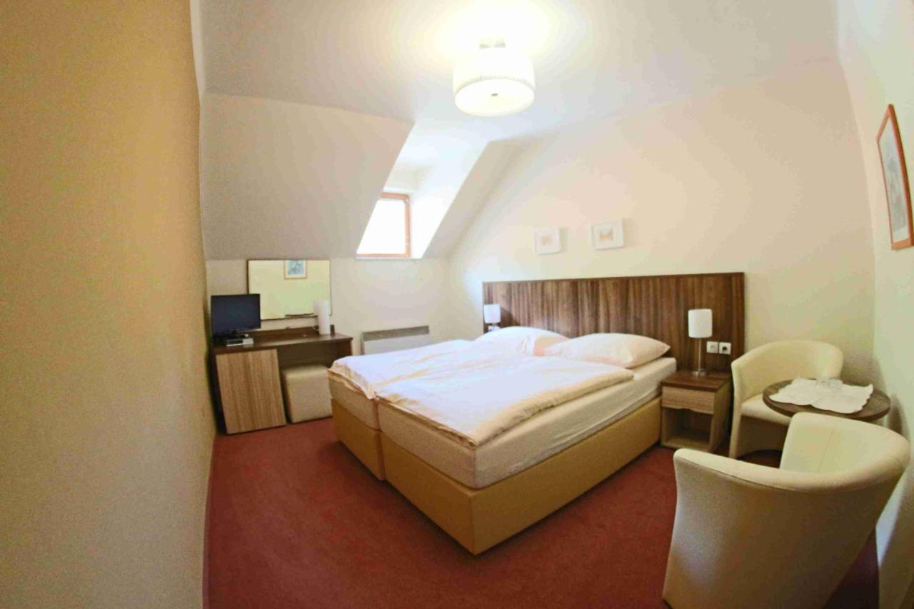 Hotel Koruna Karlštejn Εξωτερικό φωτογραφία