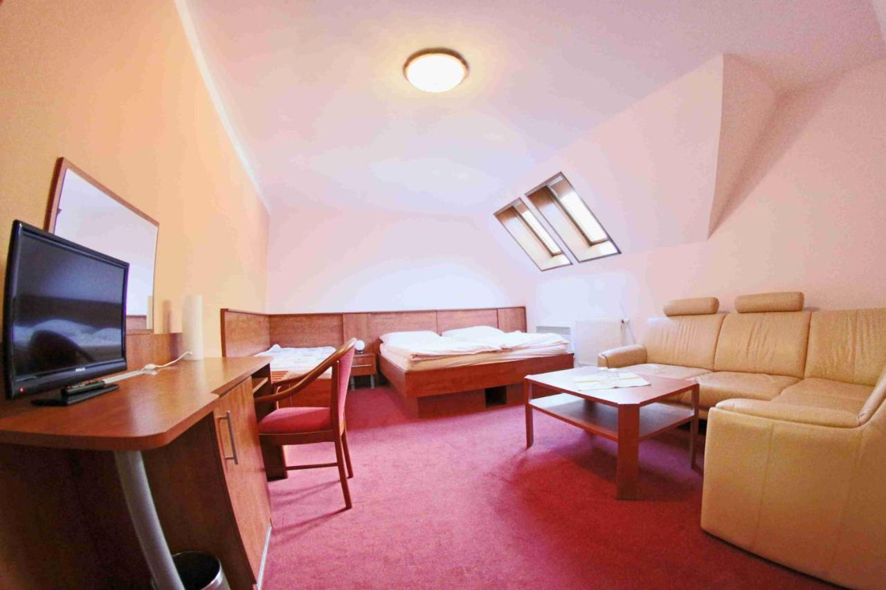 Hotel Koruna Karlštejn Εξωτερικό φωτογραφία