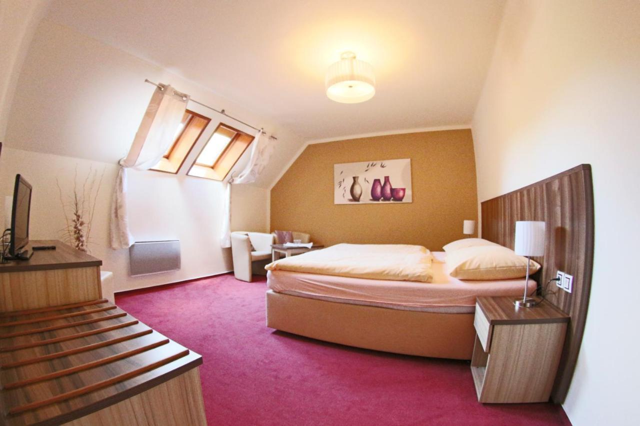 Hotel Koruna Karlštejn Εξωτερικό φωτογραφία