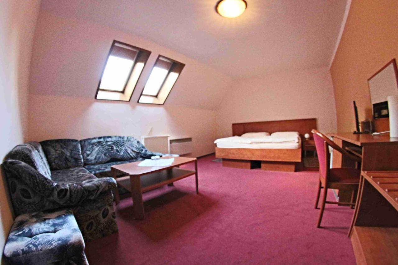 Hotel Koruna Karlštejn Εξωτερικό φωτογραφία