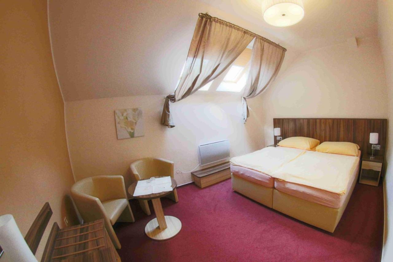 Hotel Koruna Karlštejn Εξωτερικό φωτογραφία