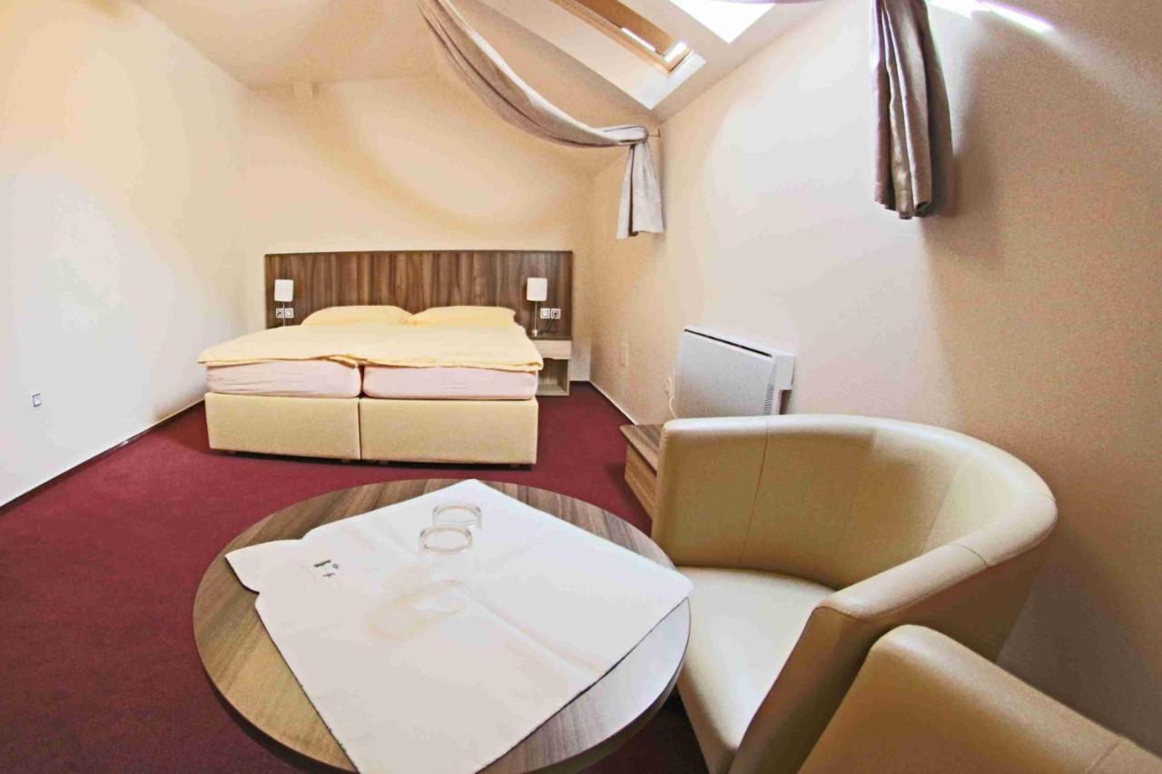 Hotel Koruna Karlštejn Εξωτερικό φωτογραφία