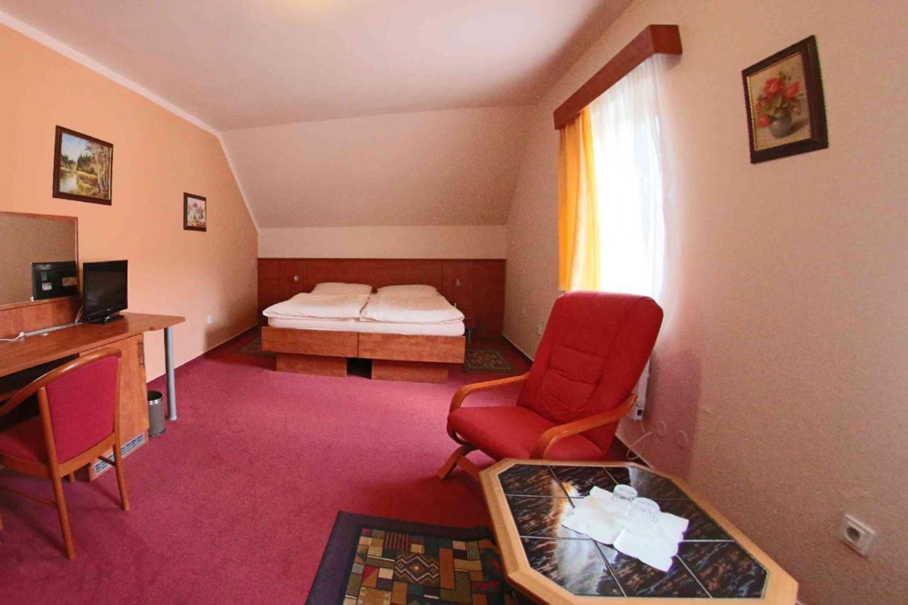 Hotel Koruna Karlštejn Εξωτερικό φωτογραφία