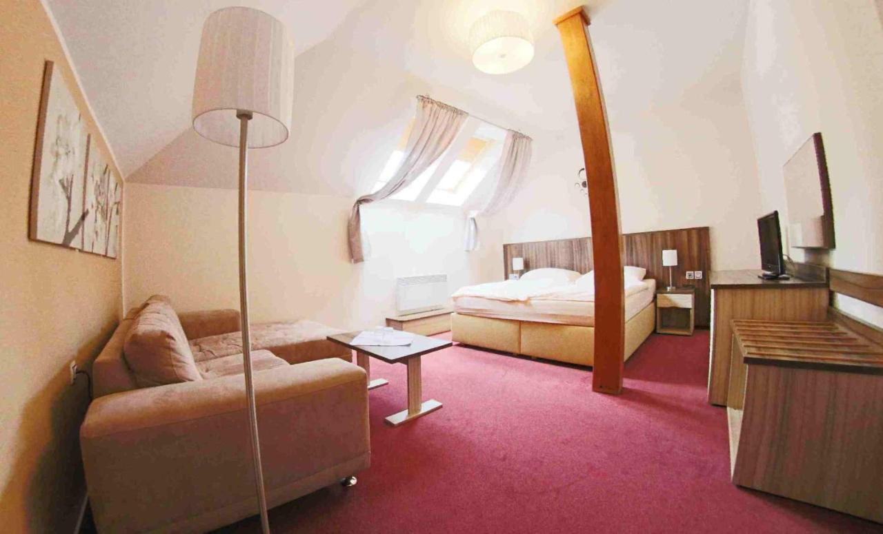 Hotel Koruna Karlštejn Εξωτερικό φωτογραφία
