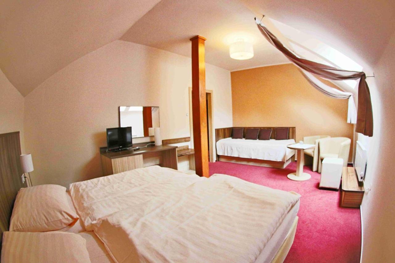 Hotel Koruna Karlštejn Εξωτερικό φωτογραφία